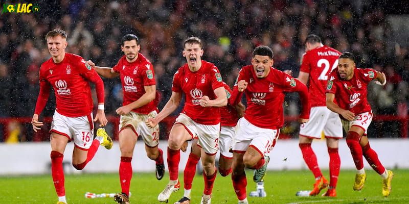 Morgan Gibbs-White tỏa sáng trong màu áo CLB Nottingham Forest hiện đại