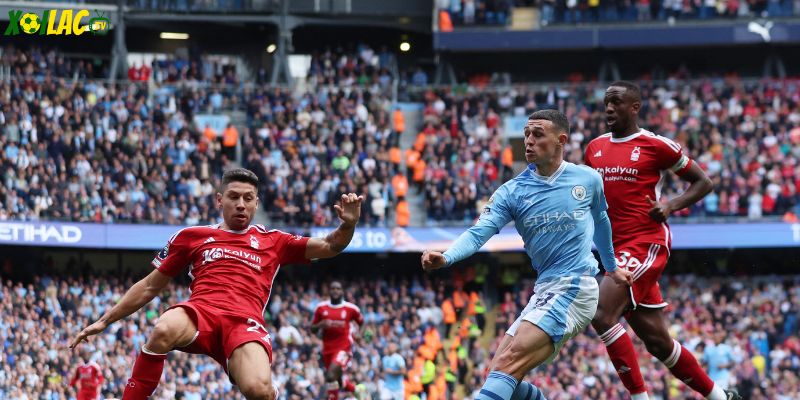 Phil Foden điều phối tấn công trong trận Nottingham Forest vs Manchester City đỉnh cao